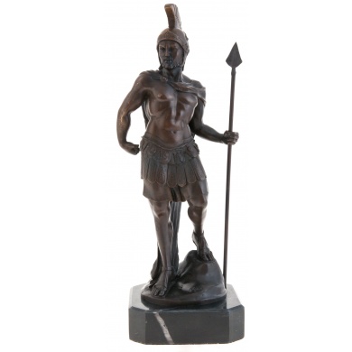 Скульптура "Воин с копьём"