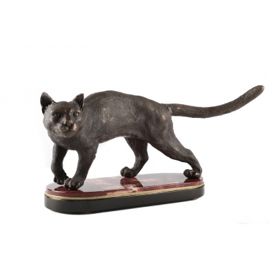 Скульптура "Черный кот" на постаменте из яшмы 