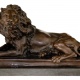 Скульптура «Лежащий лев» правый