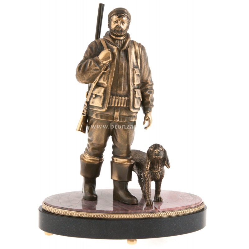 Бронзовая статуэтка "Охотник с ружьем"