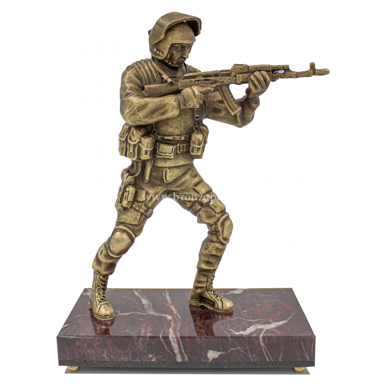 Статуэтка " Спецназовец"