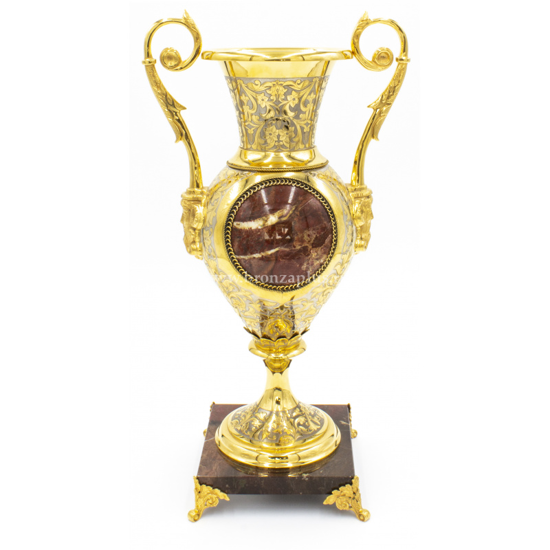 Интерьерная ваза с позолотой и яшмой