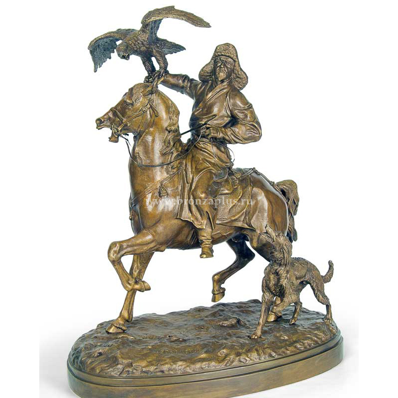 Бронзовая скульптура «Охотник с беркутом»