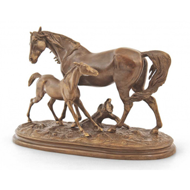 Скульптура "Лошадь с жеребёнком"