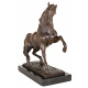 Скульптура "Лошадь на дыбах"