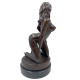 Скульптура "Девушка на коленках"