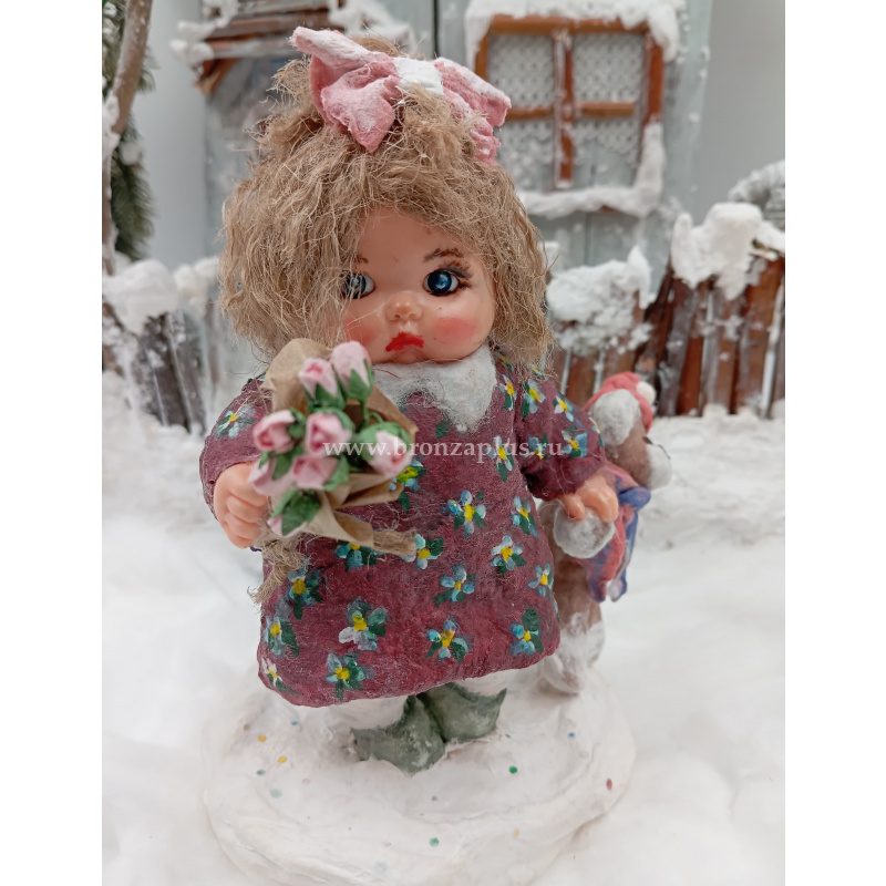 Ватная игрушка "Ребенок с цветами"