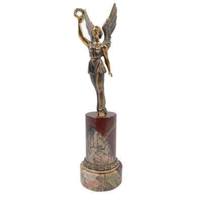 Бронзовая статуэтка "Ника с венком" (яшма)