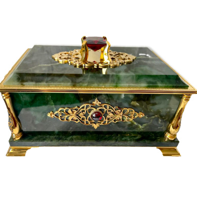 Ларец из нефрита с позолотой