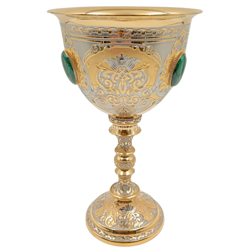 Кубок с малахитовыми кабошонами 