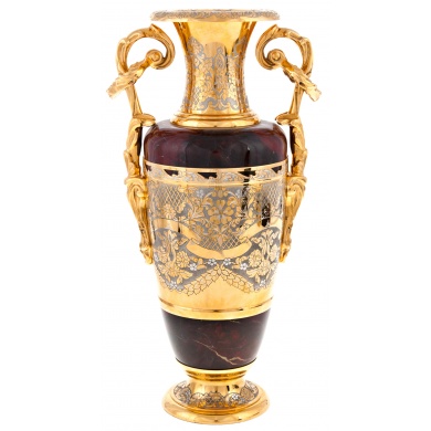 Золотая ваза из яшмы