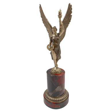 Статуэтка "Ника" на постаменте из яшмы